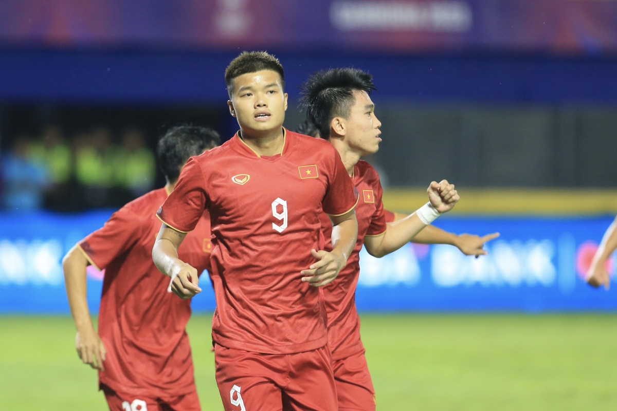 Văn Tùng tiếp tục tỏa sáng ở trận thứ 3 liên tiếp, với cú đúp vào lưới U22 Malaysia.