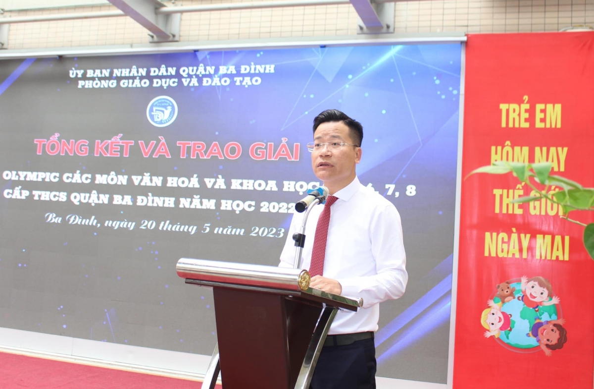 Trưởng Phòng GD-ĐT quận Ba Đình TS. Lê Đức Thuận phát biểu tại lễ trao giải