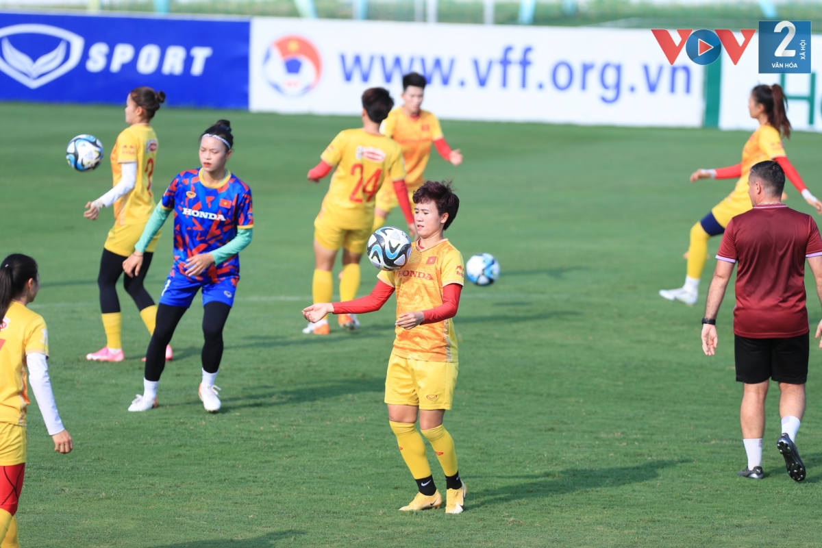 Đội tuyển nữ Việt Nam tiếp tục làm quen với trái bóng World Cup
