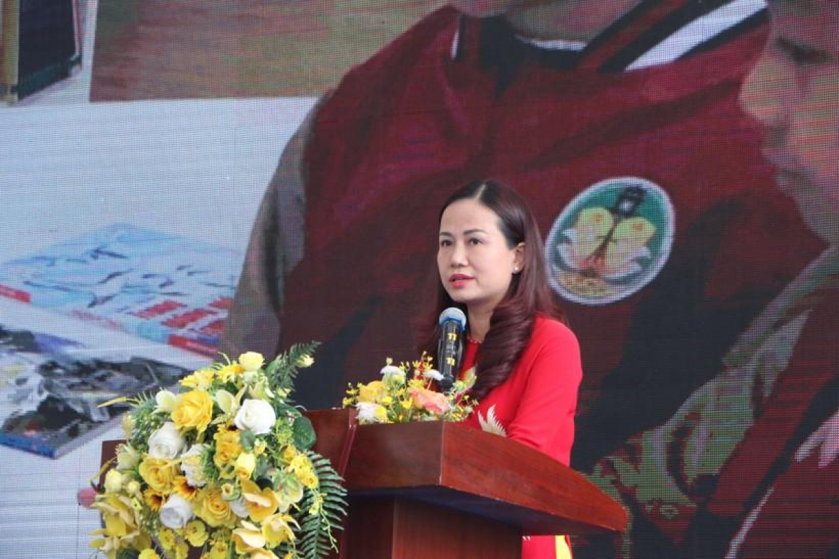 Trưởng phòng GD-ĐT Vương Hương Giang phát biểu tại Ngày hội
