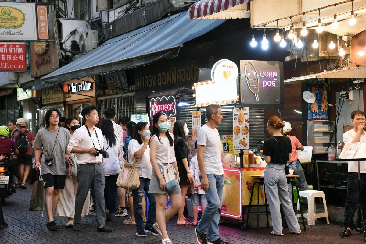 Du khách trải nghiệm khu phố ẩm thực người Hoa (Chinatown) giữa lòng Bangkok, Thái Lan