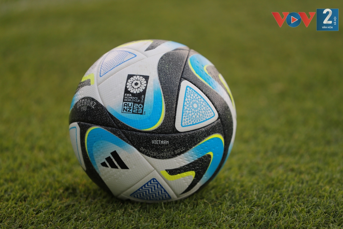 Trái bóng chính thức World Cup nữ 2023 được cấp cho đội tuyển nữ Việt Nam
