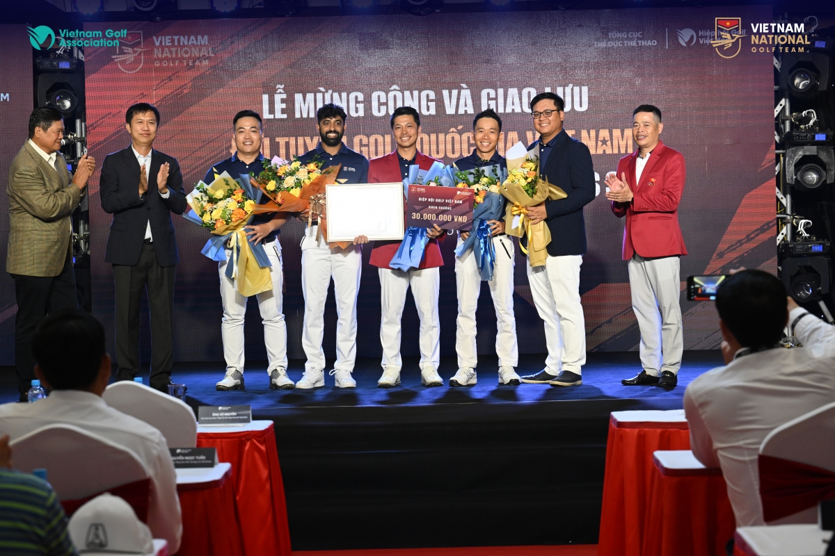 Khen thưởng tập thể BHL đội tuyển golf Việt Nam tham dự SEA Games 32