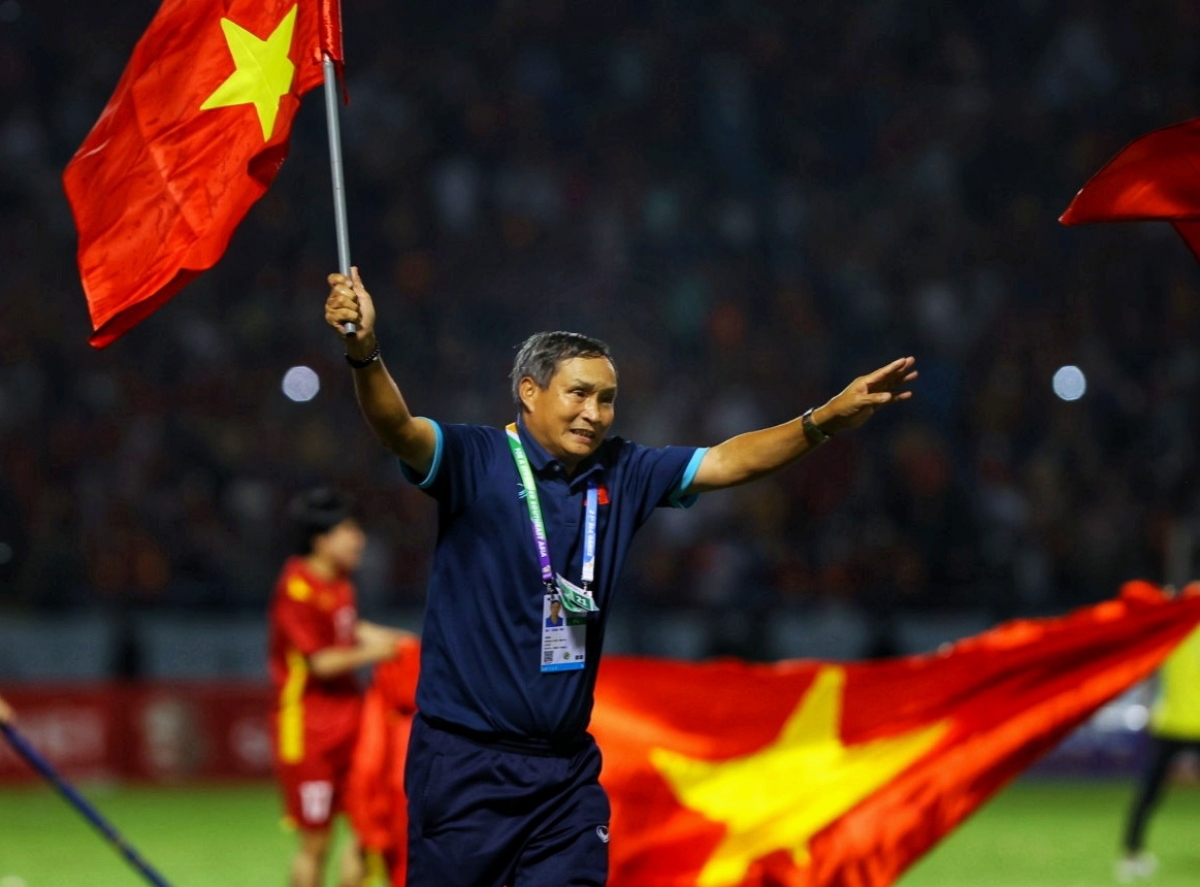 HLV Mai Đức Chung là kỷ lục gia của những danh hiệu, một huyền thoại sống của bóng đá Việt Nam