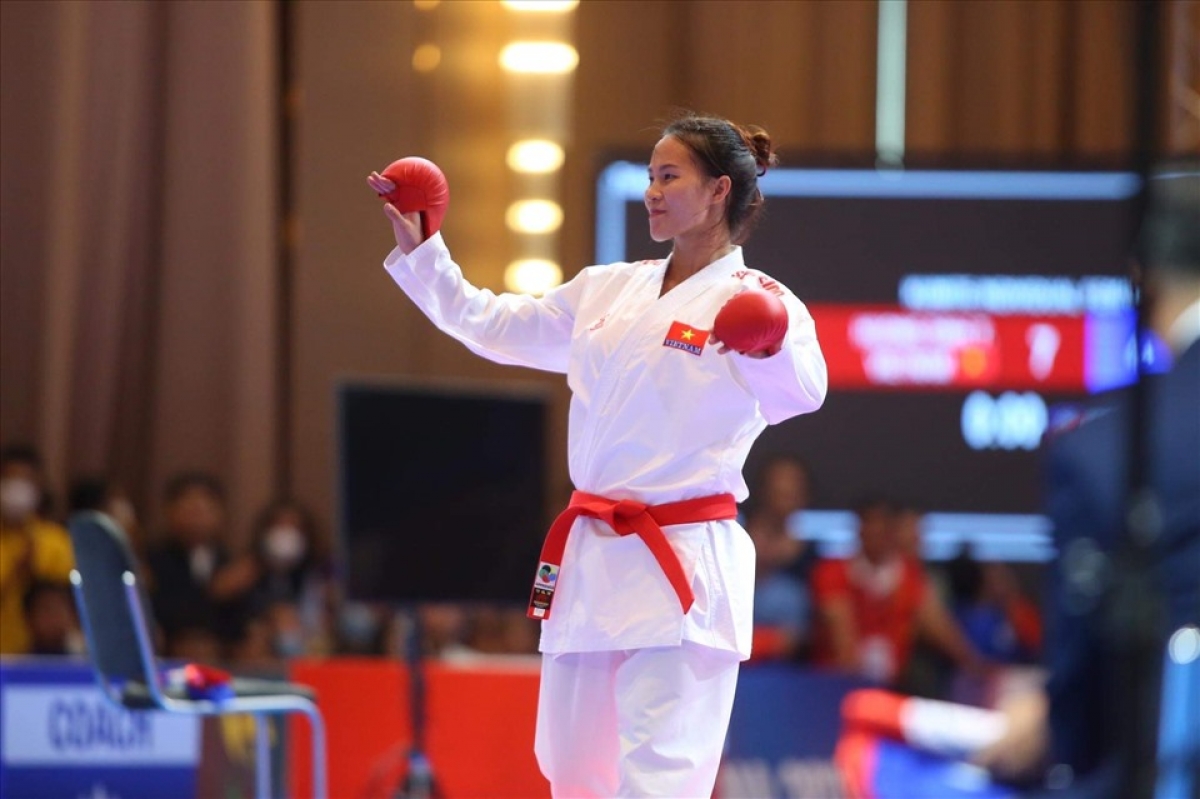 Đinh Thị Hương mang về tấm HCV thứ 4 cho tuyển Karate Việt Nam