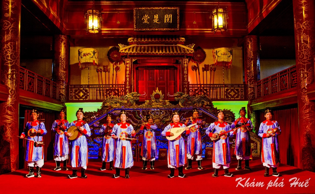 Biểu diễn Nhã nhạc cung đình Huế tại Nhà hát Duyệt Thị Đường, Đại Nội Huế