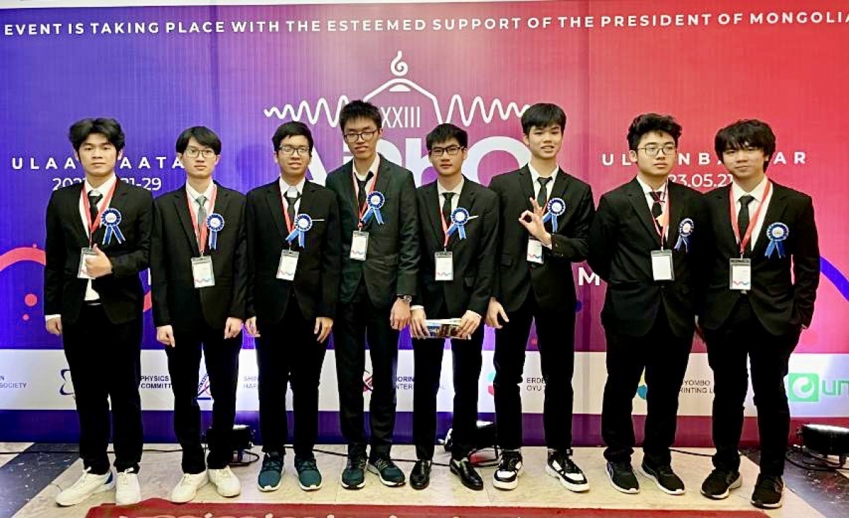 8/8 học sinh Việt Nam đoạt giải tại Olympic Vật lí Châu Á - Thái Bình Dương.