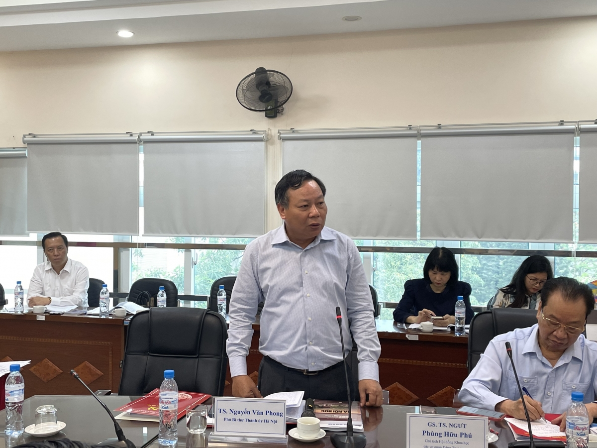 Phó Bí thư Thành ủy Hà Nội, TS Nguyễn Văn Phong phát biểu tại Hội thảo 