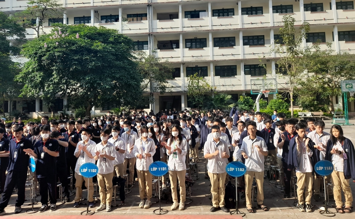 Học sinh khối THPT của trường Tiểu học-THCS-THPT Khương Hạ