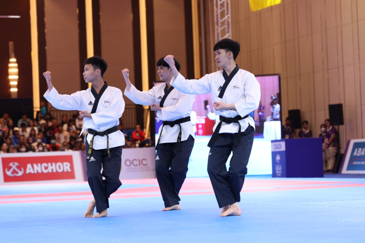 HCV taekwondo nội dung quyền tiêu chuẩn đồng đội nam ba người