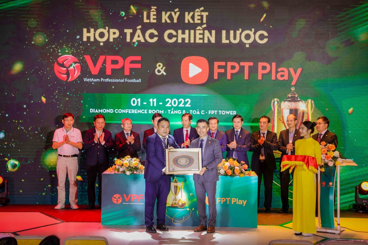 FPT Play giữ bản quyền các giải đấu bóng đá chuyên nghiệp Việt Nam từ năm 2023 - 2027