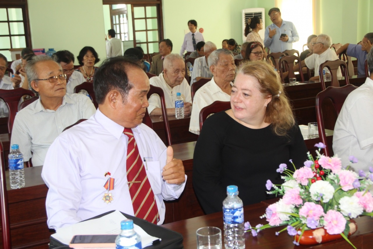 Ông Nguyễn Đắc Tấn - Chủ tịch hội Hữu nghị Việt Nga tỉnh Phú Yên và bà Maria Mizonova Tổng lãnh sự LB Nga tại TP Đà Nẵng
 