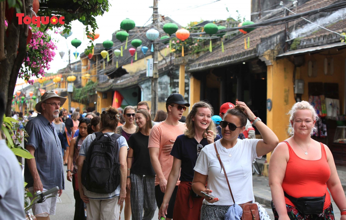 Du khách quốc tế đến Việt Nam tháng 6/2023 tăng 6,4% so với tháng 5/2023.