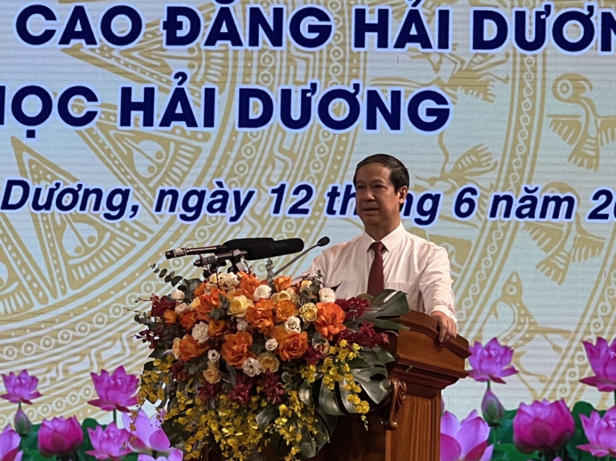 Bộ trưởng Bộ GD-ĐT Nguyễn Kim Sơn phát biểu tại buổi lễ