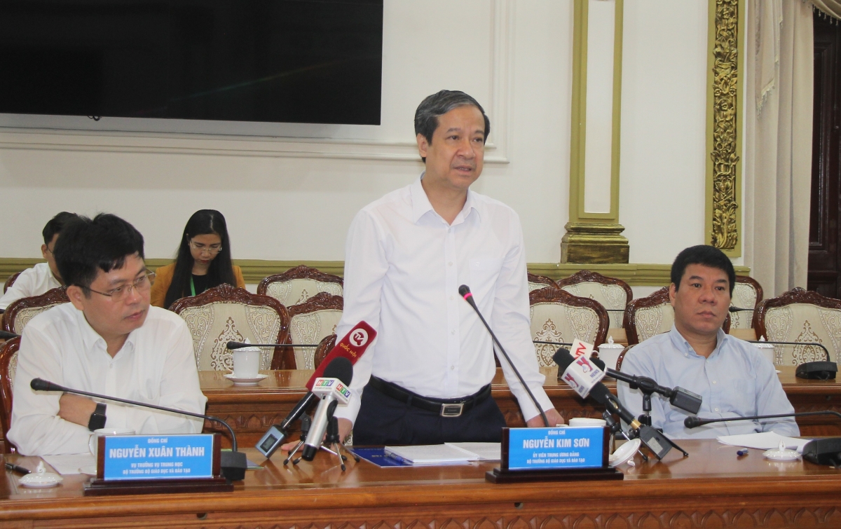 Bộ trưởng Bộ GD-ĐT Nguyễn Kim Sơn tại buổi làm việc với Ban chỉ đạo thi tốt nghiệp THPT
TP. Hồ Chí Minh ngày 13/6.