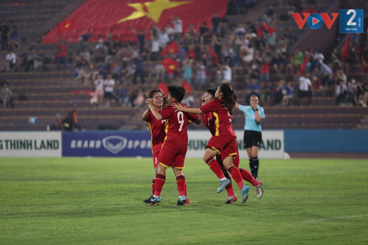 Đội tuyển U20 nữ Việt Nam nhanh chóng đáp trả với 2 bàn thắng liên tiếp