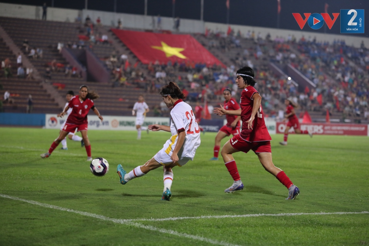 Sang hiệp 2, U20 nữ Việt Nam thi đấu hoàn toàn lấn lướt trước đối thủ