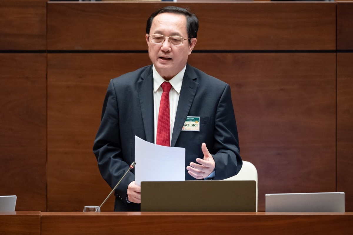 Bộ trưởng Bộ Khoa học và công nghệ Huỳnh Thành Đạt trả lời chất vấn