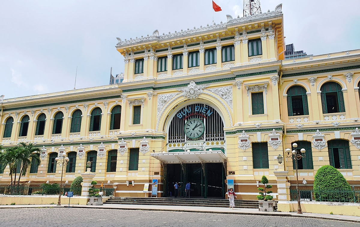 Với kiến trúc độc đáo, Bưu điện thành phố Hồ Chí Minh là một trong những bưu điện đẹp nhất thế giới. Ảnh: TTXTDL tp. HCM