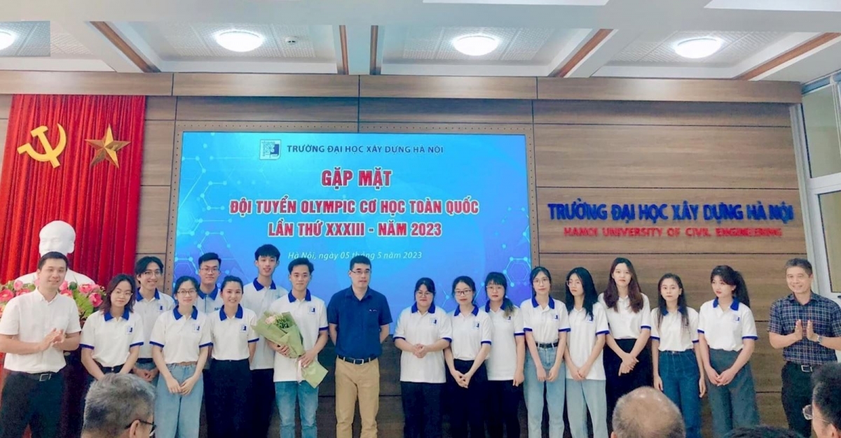 Đội tuyển sinh viên ĐH Xây dựng hà Nội tham dự kỳ thi Olimpic Cơ học 2023 
