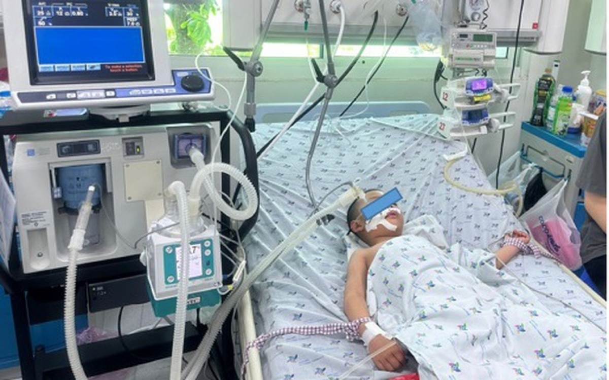 Trẻ mắc tay chân miệng nặng điều trị tại Bệnh viện Nhi đồng TP Hồ Chí Minh
