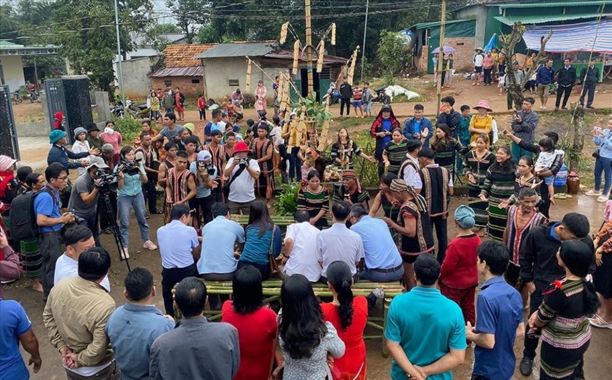 Lễ hội Tăm Blang M’prang Bon (lễ trồng cây rào bon) của đồng bào Mnông xã Nâm Nung (Ảnh: Mỹ Hằng)