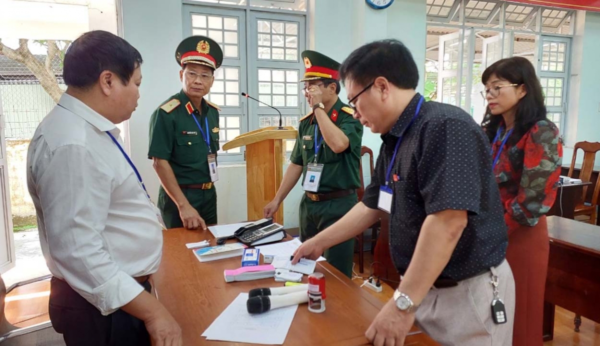 Kiểm tra công tác chuẩn bị coi thi tại điểm thi trường THPT Kon Tum