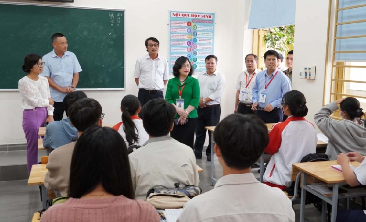 Đoàn công tác kiểm tra thực tế tại điểm thi Trường THCS và THPT Liên Việt Kon Tum