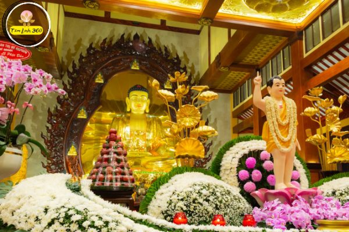 Các ngôi chùa được trang hoàng kỷ niệm lễ Phật đản