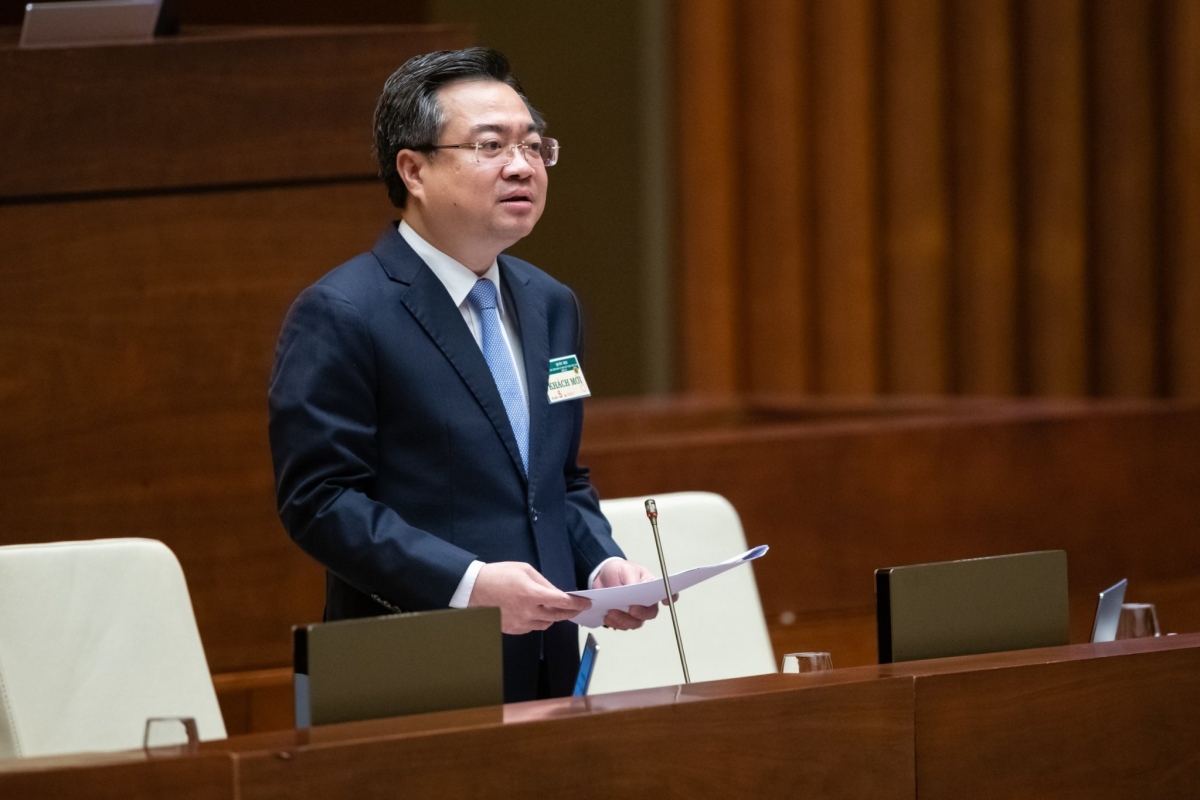 Bộ trưởng Bộ Xây dựng Nguyễn Thanh Nghị giải trình trước Quốc hội về những vấn đề các đại biểu nêu ra