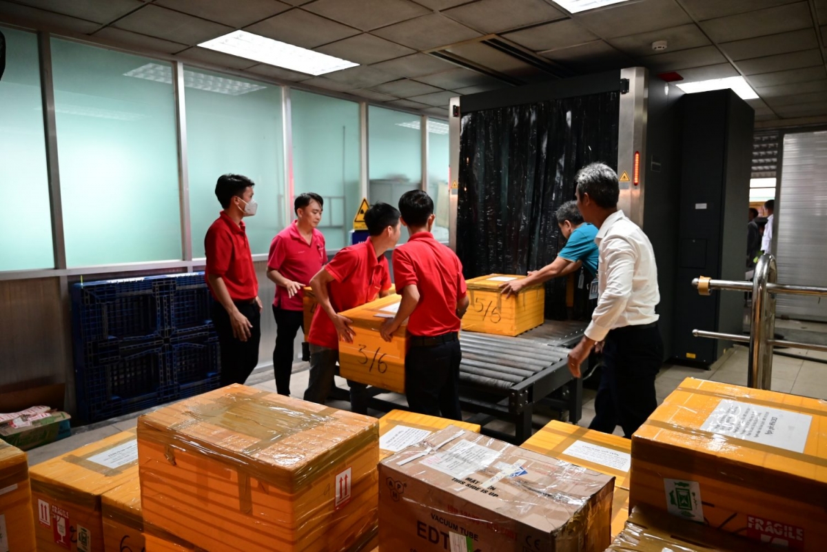 Toàn bộ 1.000 đơn vị máu tiếp nhận tại Bạc Liêu sáng 5/6 đã được Vietnam Airlines tạo điều kiện hỗ trợ vận chuyển tới Hà Nội vào tối cùng ngày