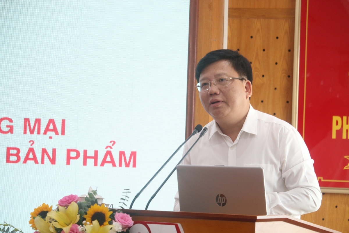 Ông Nguyễn Ngọc Bảo - Phó Cục trưởng Cục Xuất bản in và phát hành (Bộ TT&amp;TT) phát biểu tại hội thảo. Ảnh:Đức Huy