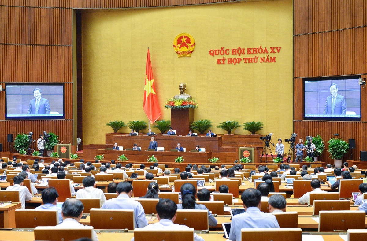 Phó Thủ tướng Chính phủ Lê Minh Khái tham gia trả lời chất vấn tại Kỳ họp thứ 5