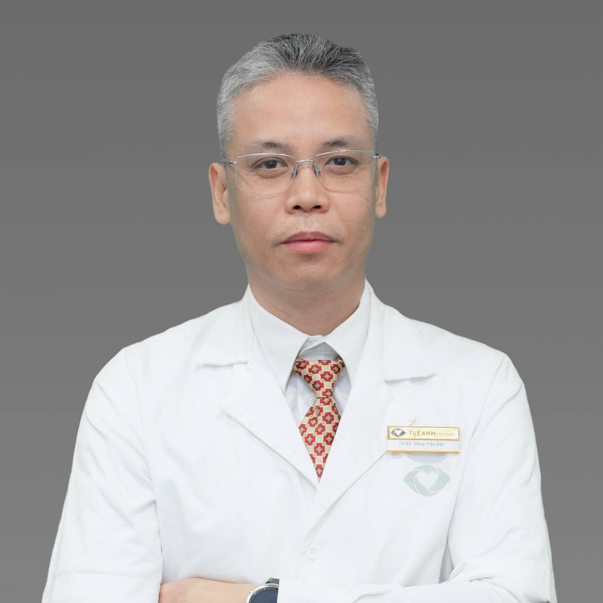 Tiến sĩ, Bác sĩ Đặng Trần Đạt, Trưởng khoa Khám bệnh và Điều trị theo yêu cầu,
Bệnh viện Mắt Trung ương (Ảnh KT)