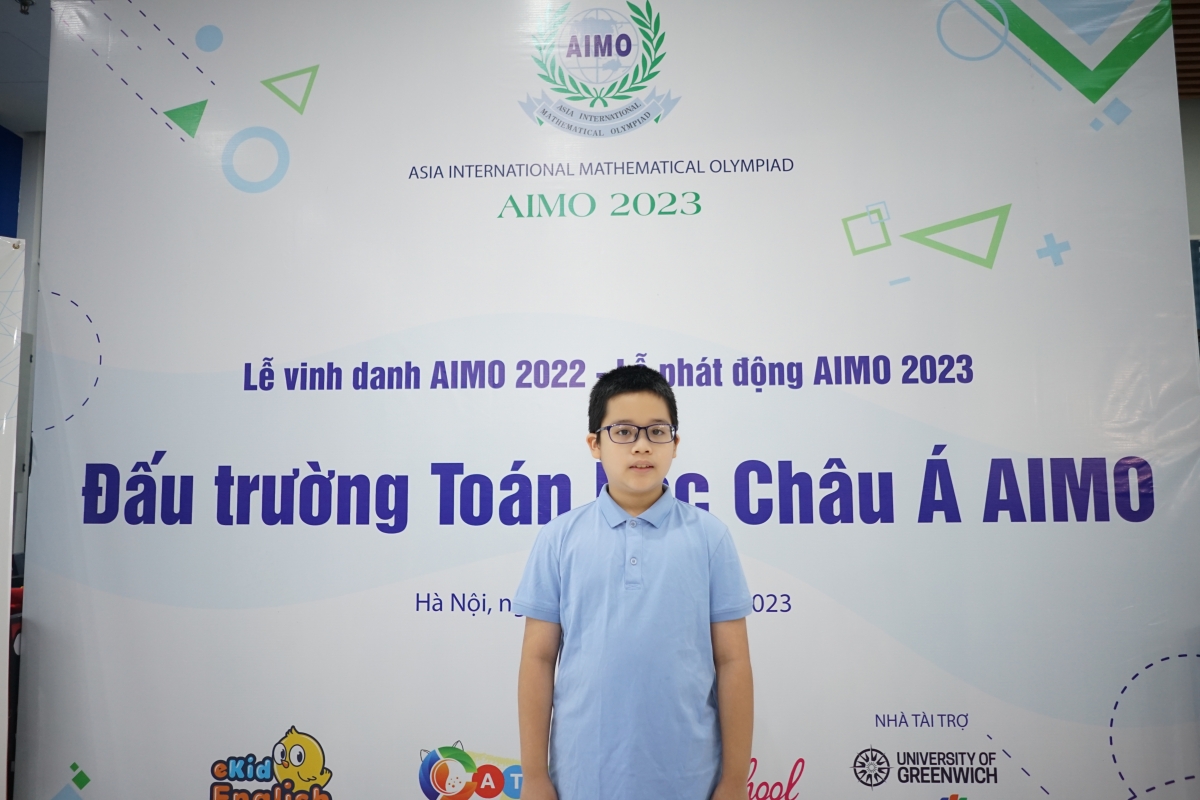 Lê Quang Vinh chủ nhân của bộ sưu tập HC: 49 HCV, 7 HCB, 3 HCĐ và 8 cúp vô địch.
