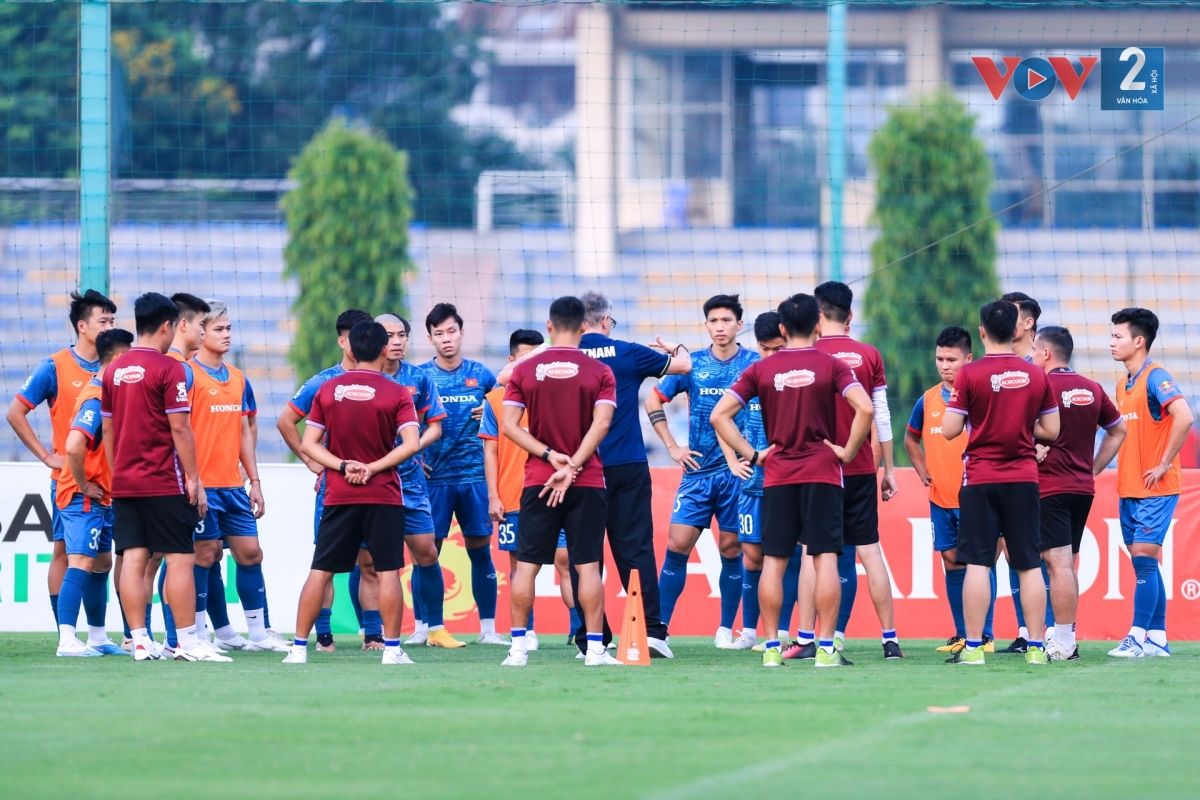 Sau giai đoạn 1, HLV Troussier sẽ tuyển chọn đội hình mạnh nhất với 26 người thi đấu trận gặp Hong Kong (Trung Quốc).