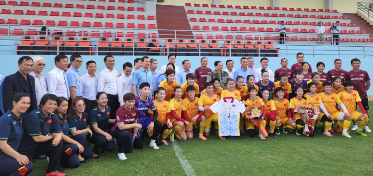 Thủ tướng khen ngợi trận đấu nhiều cảm xúc của tuyển nữ Việt Nam trước đội bóng số 2 thế giới Đức.