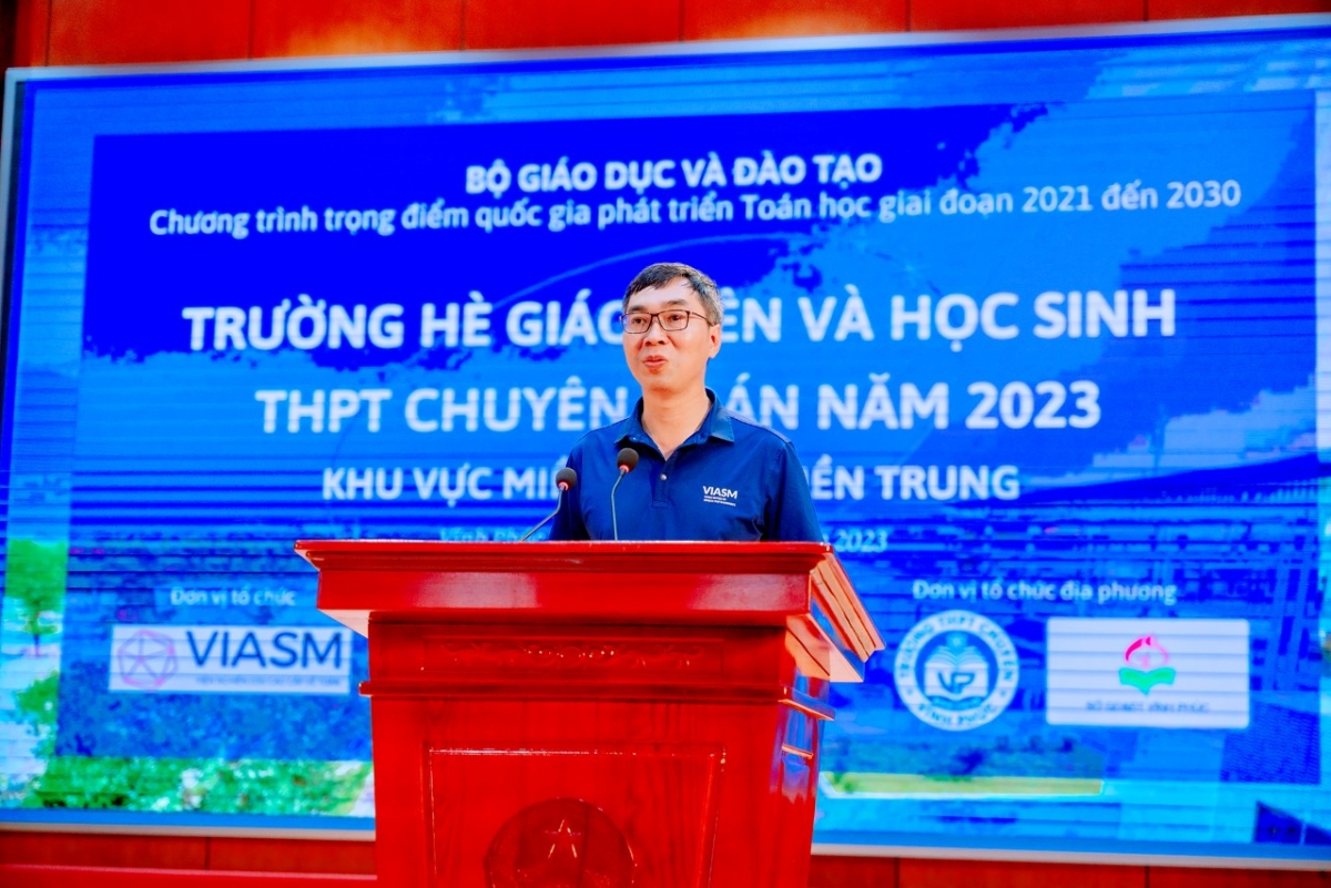 PGS.TS Lê Minh Hà - Giám đốc điều hành Viện NCCC về Toán phát biểu khai mạc Trường hè miền Bắc 