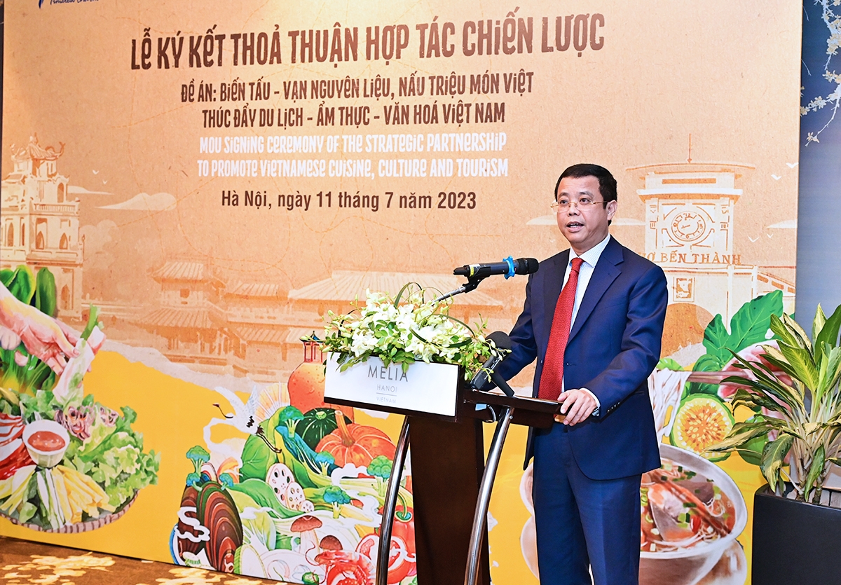       Ông Nguyễn Lê Phúc- Phó Cục trưởng Cục Du lịch quốc gia Việt Nam: Du lịch ẩm thực là một trong những dòng sản phẩm quan trọng góp phần nâng cao lợi thế cạnh tranh và thương hiệu du lịch Việt Nam