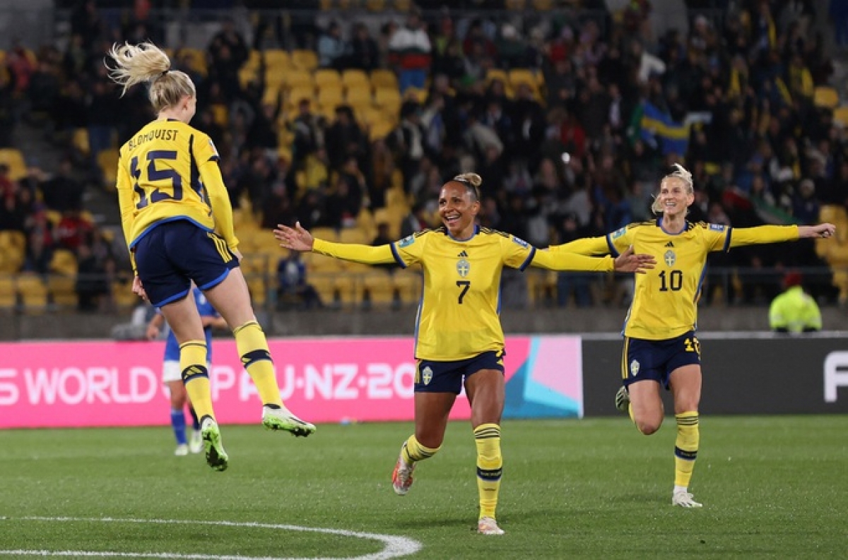 Đánh bại tuyển Italia, Thuỵ Điển sớm giành tấm vé vào vòng 1/8. Ảnh: Reuters