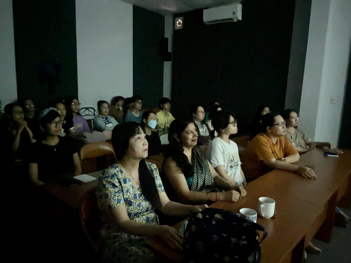 Các chuyên gia điện ảnh cùng thành viên CLB tại buổi chiếu phim Kahaani. Ảnh: CLB cung cấp