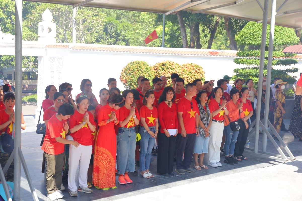 Đoàn Cựu học sinh PTTH Khóa 93-96 Hà Nội dâng hương tại di tích Ngã ba Đồng Lộc