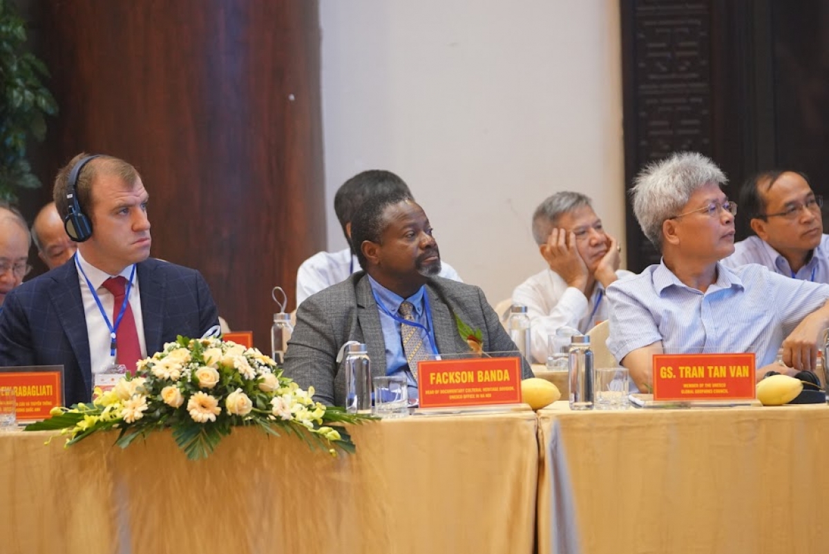 Các đại biểu quốc tế dự hội nghị “Phát huy giá trị các danh hiệu UNESCO phục vụ phát triển bền vững tại Việt Nam”