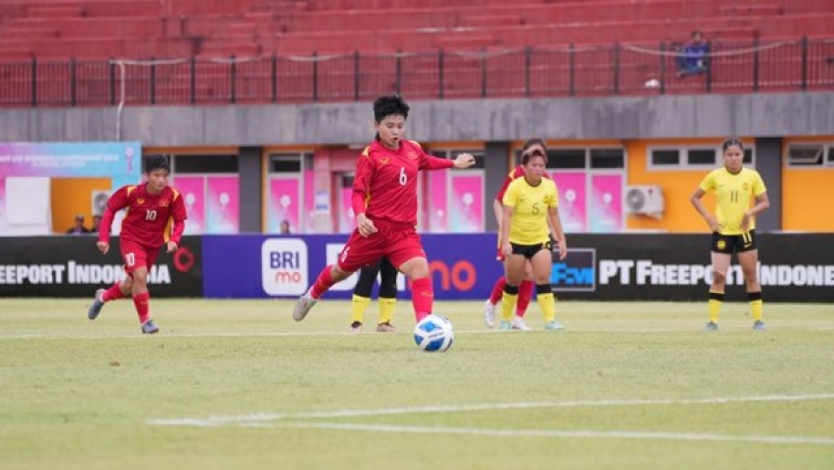 Tuyển U19 nữ Việt Nam thi đấu ấn tượng để dẫn đầu bảng B (ảnh: VFF)