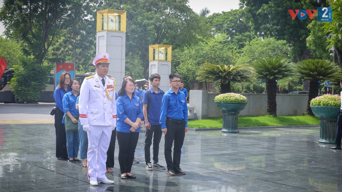 Thế hệ trẻ Đài Tiếng nói Việt Nam bày tỏ lòng thành kính và biết ơn sâu sắc đối với công lao to lớn của các Anh hùng liệt sĩ