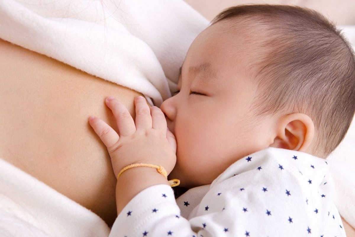 Trẻ sơ sinh nhận được kháng thể chống lại bệnh truyền nhiễm từ mẹ trong thời kỳ bào thai và sữa non