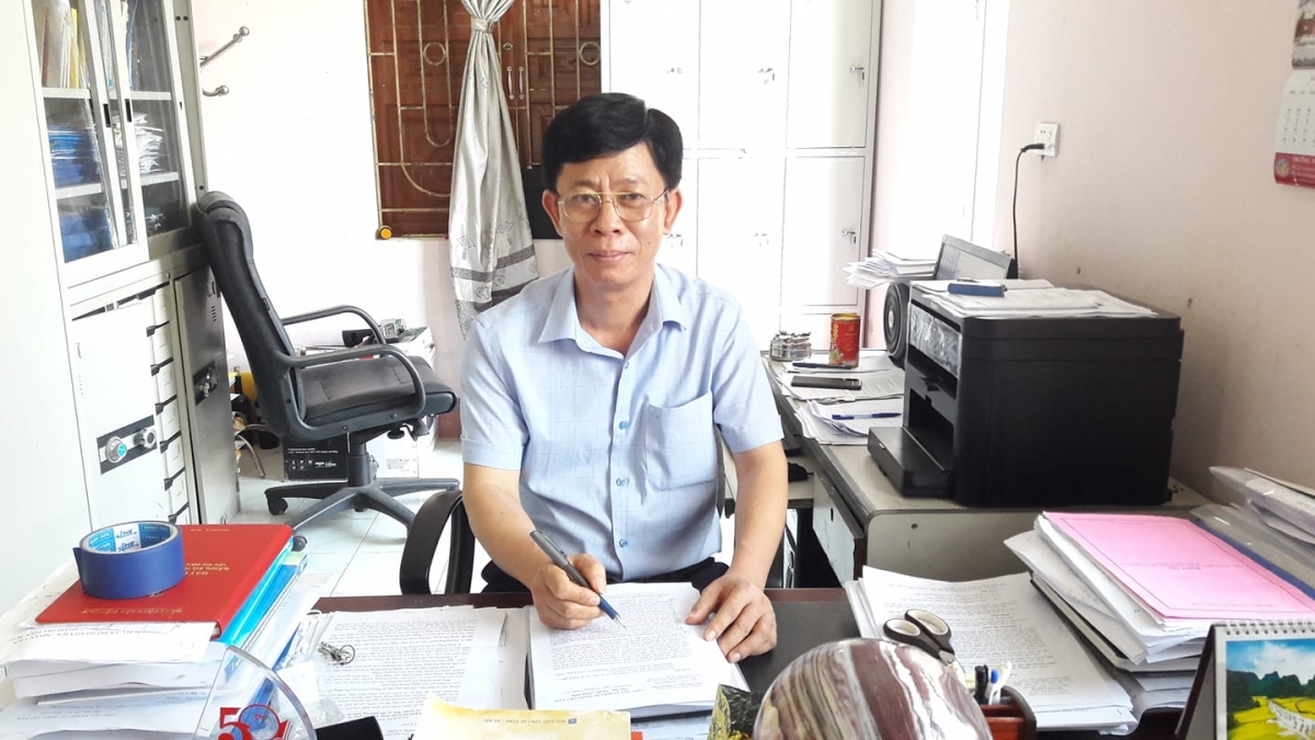 Thầy Đặng Văn Hùng, Hiệu trưởng THPT Nông Cống 2, huyện Nông Cống, tỉnh Thanh Hóa chia sẻ niềm vui, hạnh phúc về việc lần đầu tiên nhà trường có học sinh Thủ khoa khối B toàn quốc.
Ảnh: NVCC.