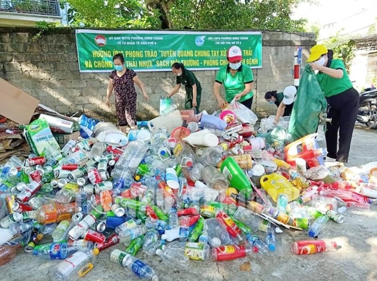 Thu gom, phân loại rác thải nhựa là việc làm hết sức cần thiết để hạn chế rác lượng rác thải nhựa đổ ra môi trường