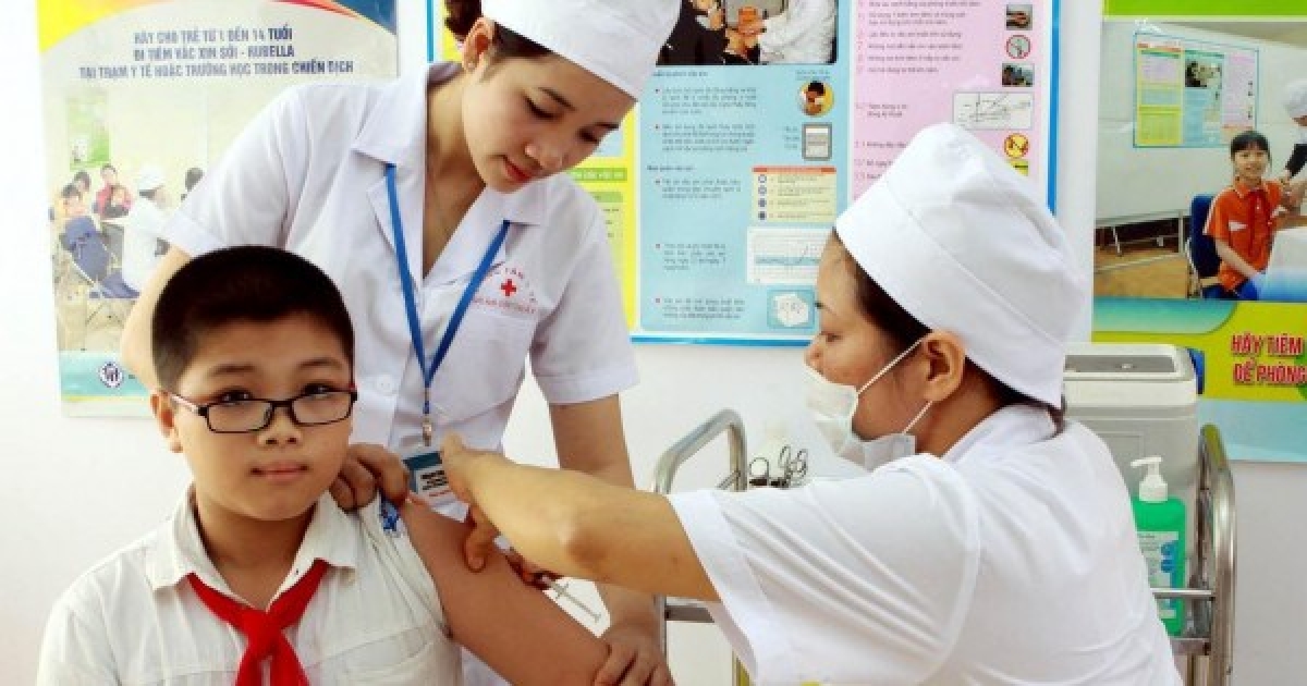 Trẻ nhập học mầm non, tiểu học sẽ được tiêm chủng bù liều nếu chưa tiêm đủ mũi vaccine phòng bệnh