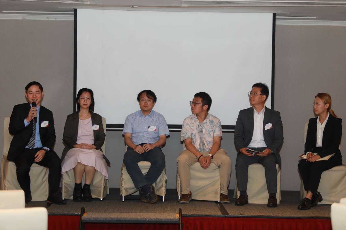 Tiến sỹ Collin Theng (ngoài cùng bên trái) cùng đoàn đại biểu Singapore chia sẻ tại IFPA 2023